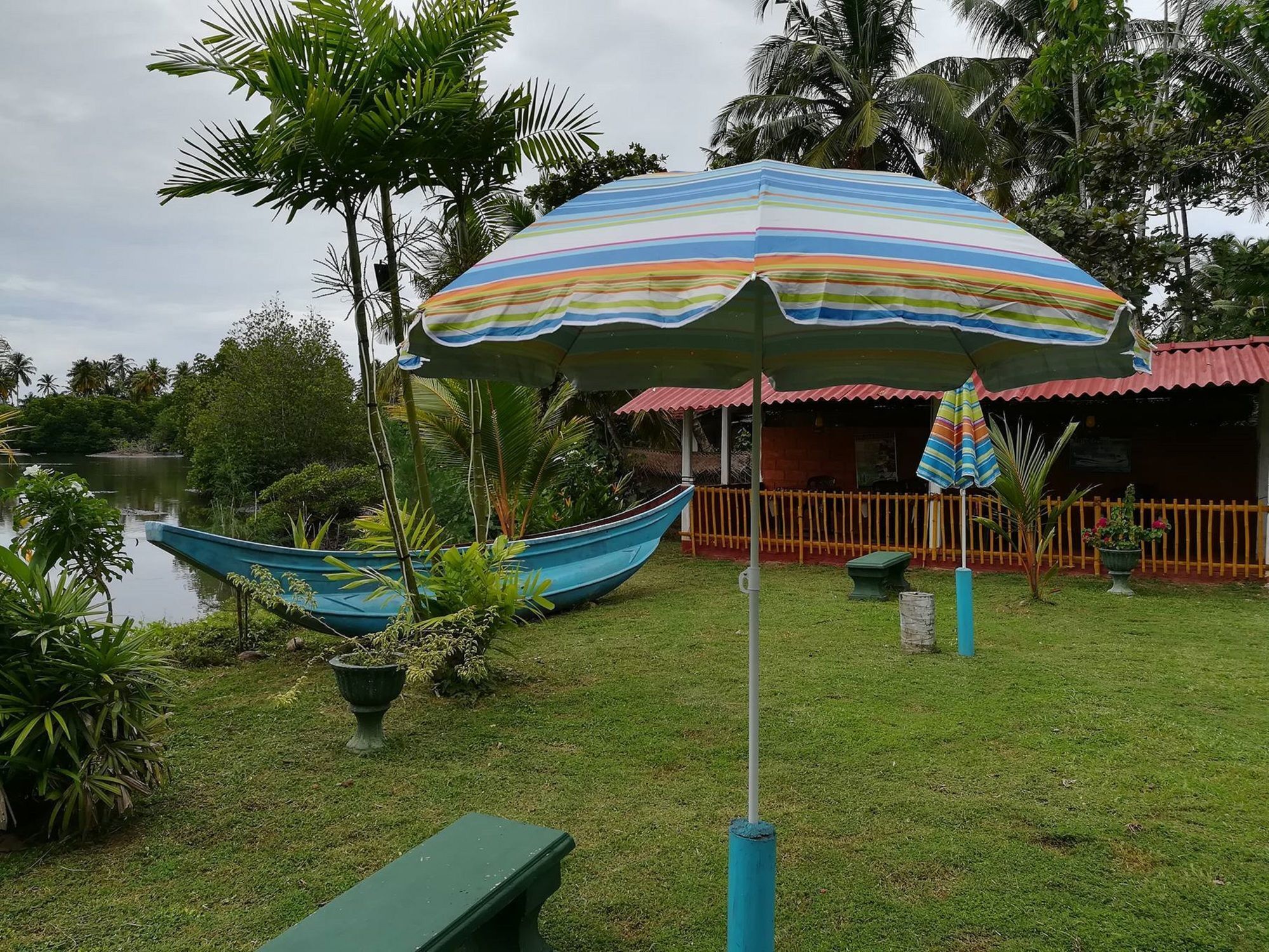 Blue Whale Lagoon Resort Ahangama Eksteriør bilde